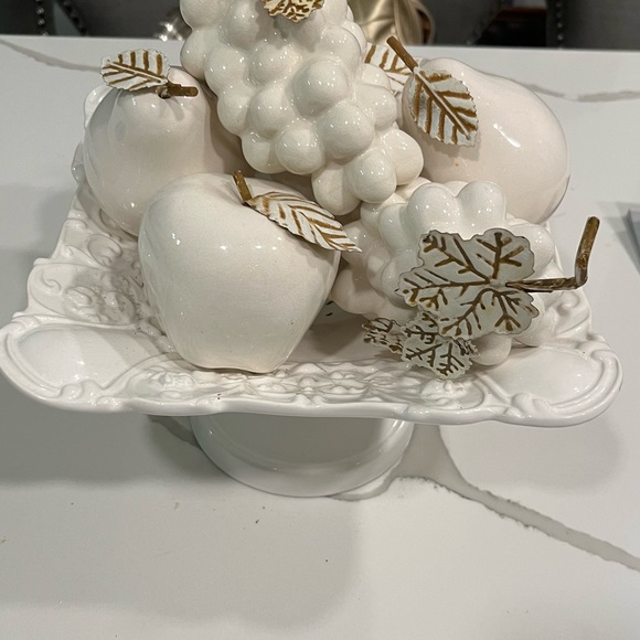 FRUIT TRAY STAND OFF WHITE WITH FRUIT - Picture 2 of 16